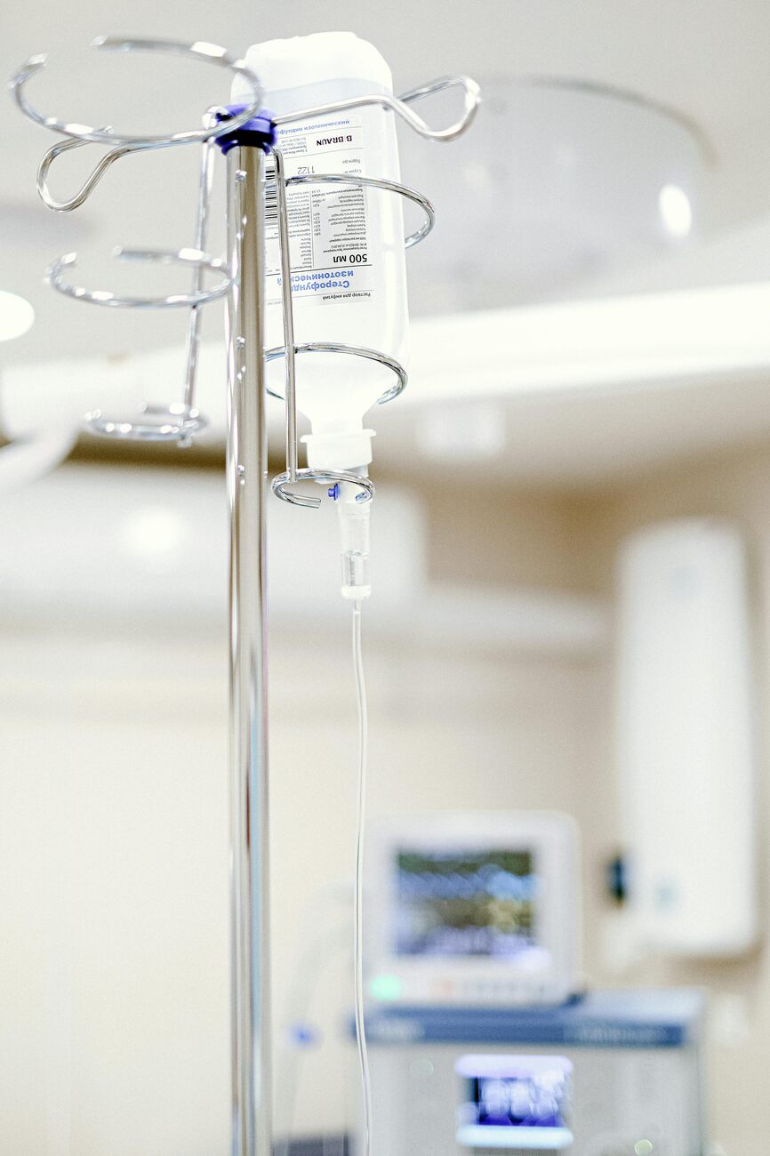 A dextrose solution on a IV pole